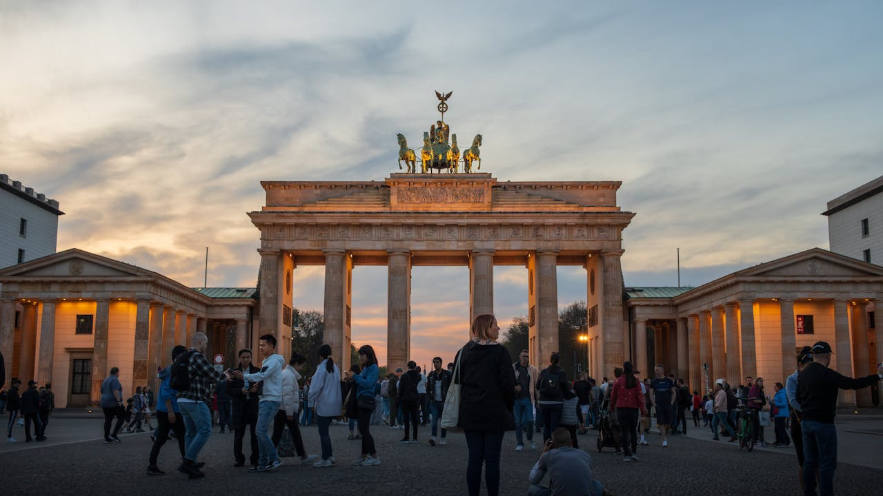 Exploring Free and Local Experiences