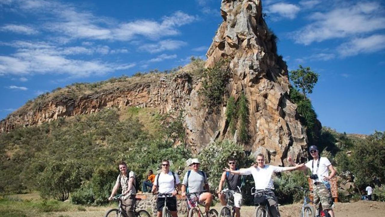 Hikers at the Fischer’s Tower in Hell's Gate