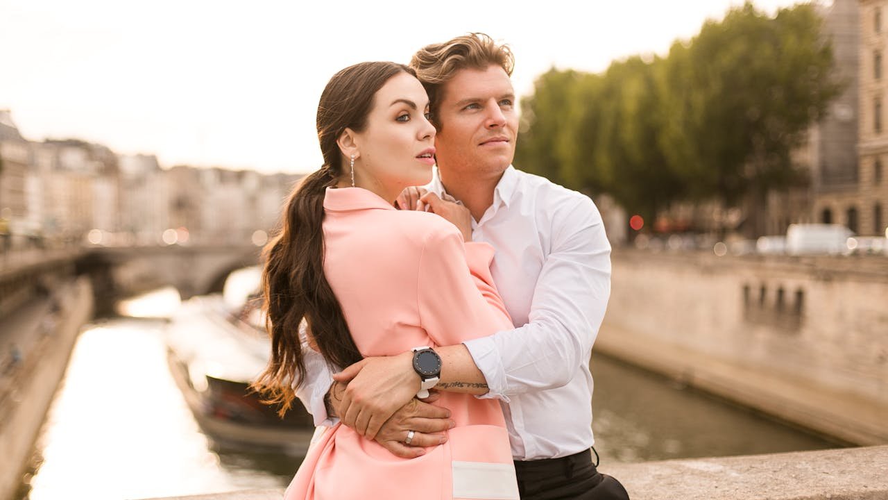 A couple photoshoot next to a river